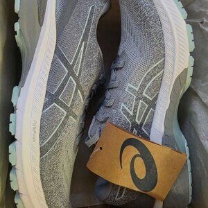 Women's Asics GT-2000 9 Knit Running Shoe Color : Grey / Silver Size : 9.5